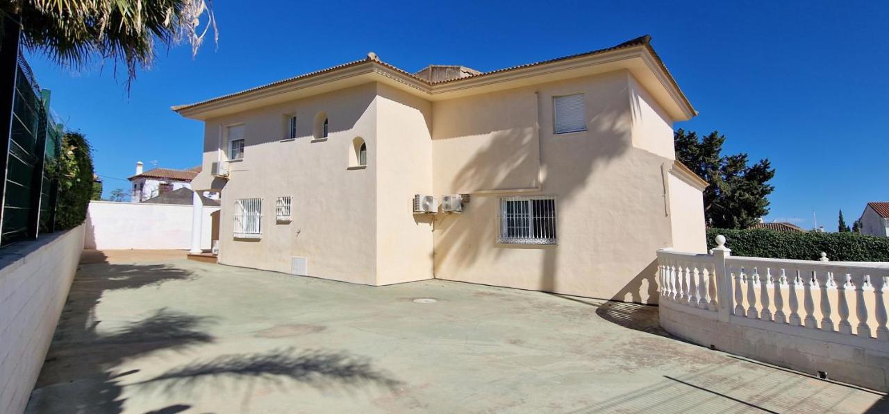 Golden Villa Costa Del Sol - Big Private Pool - Bbq - Good Location Fuengirola Eksteriør billede