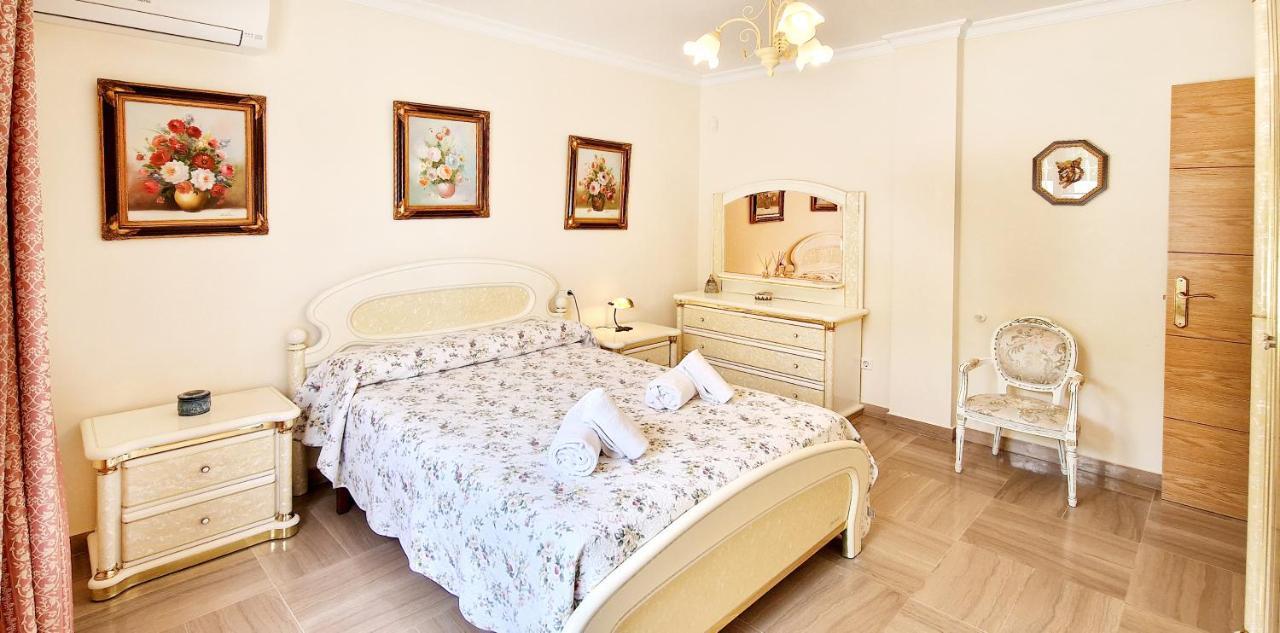 Golden Villa Costa Del Sol - Big Private Pool - Bbq - Good Location Fuengirola Eksteriør billede